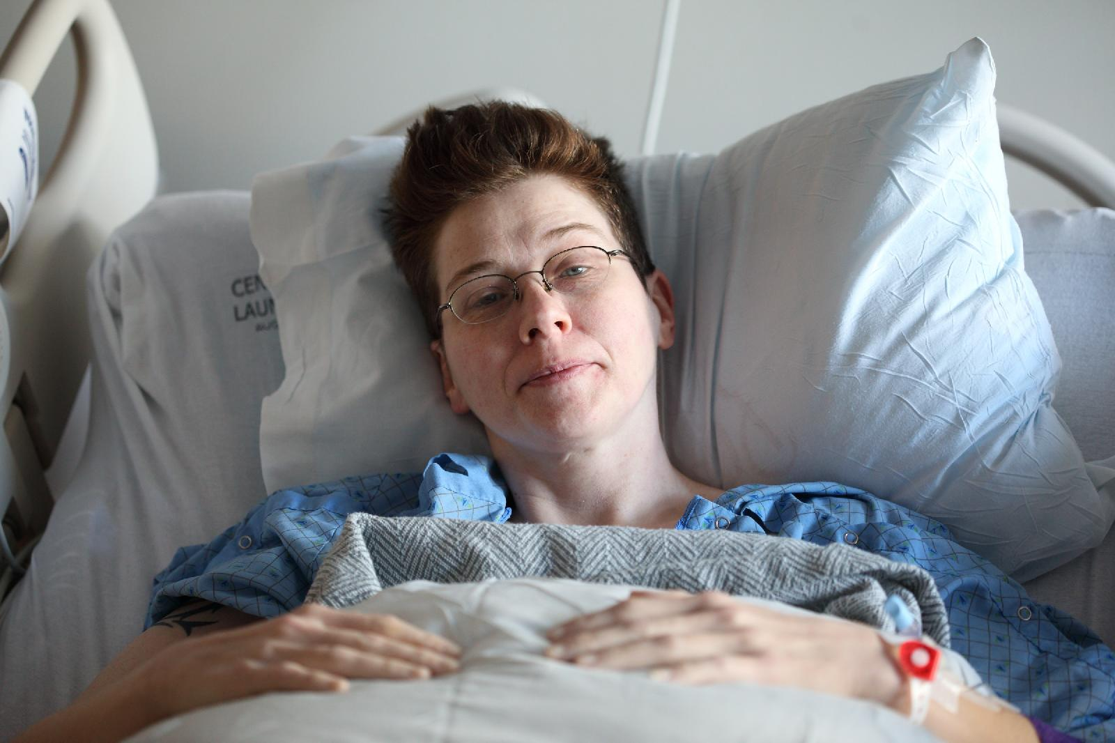 Comprendre le cancer de l’ovaire : causes, symptômes et traitements